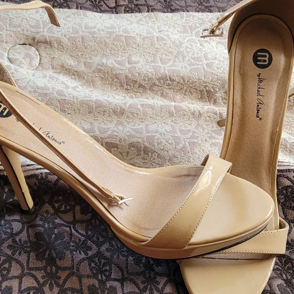 High heels - Picture 2 of 3